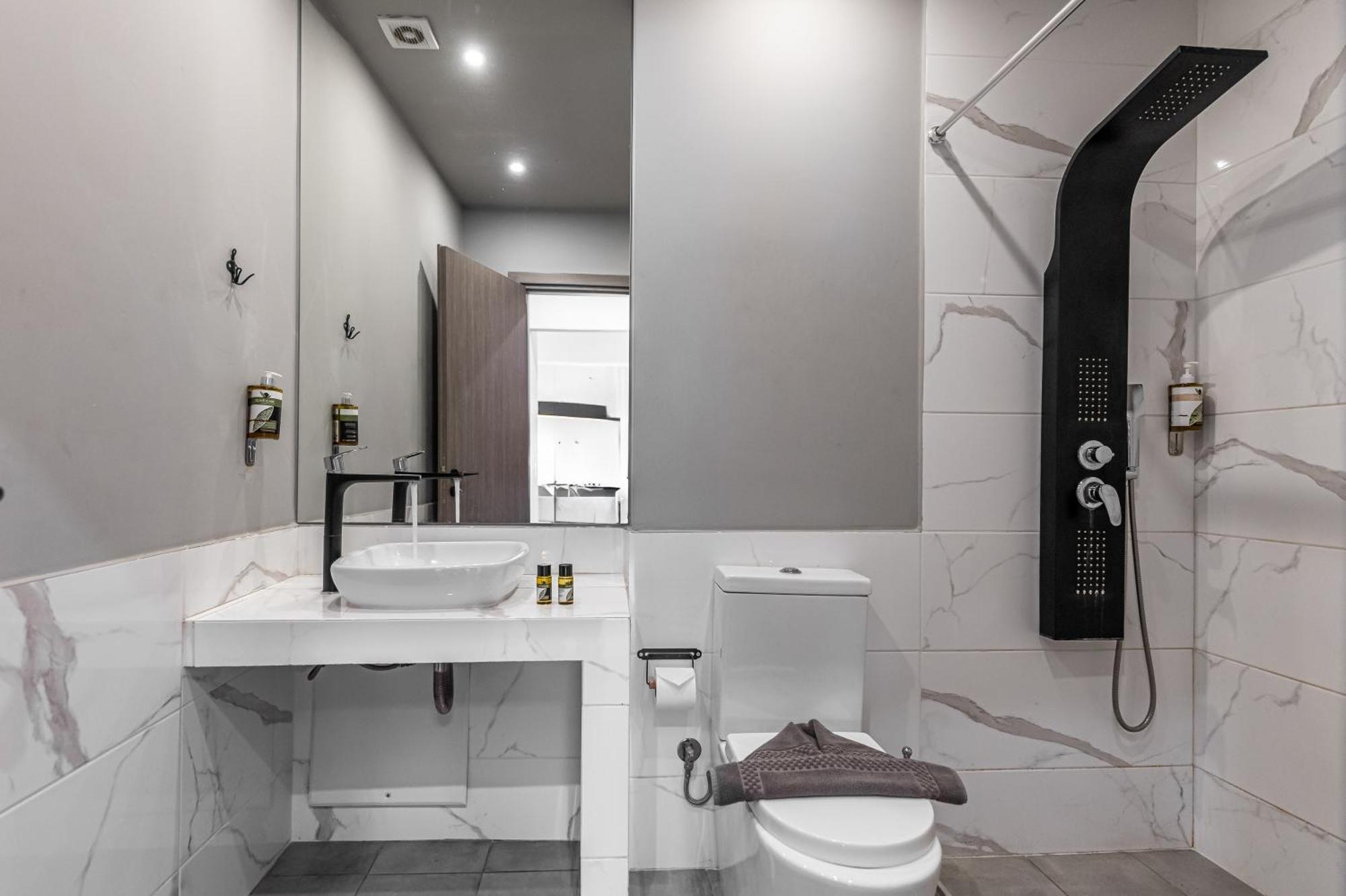 Athenian Infinity Apartments 外观 照片